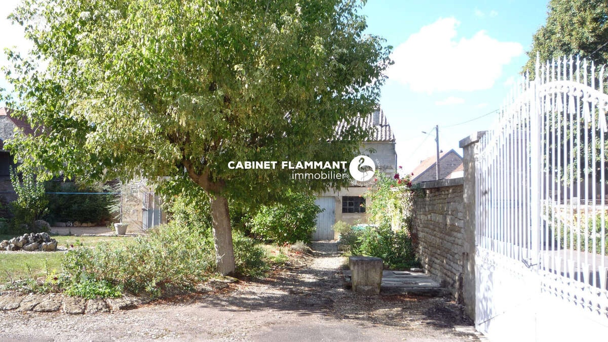 Maison à BAIGNEUX-LES-JUIFS