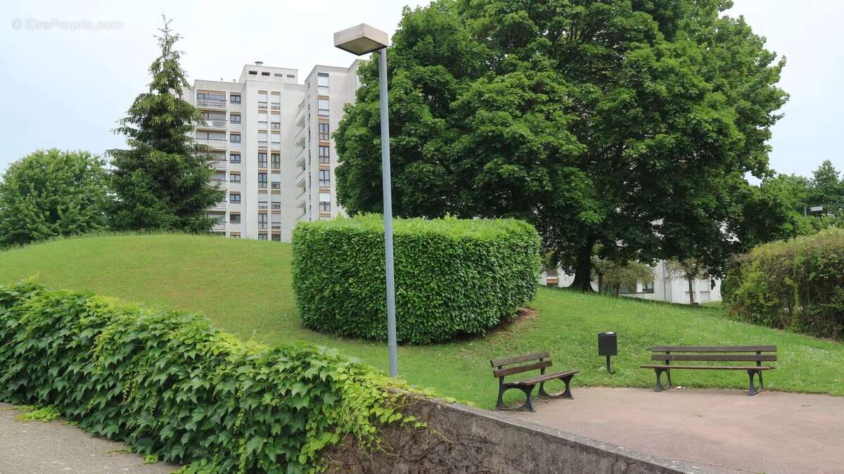 Appartement à LES CLAYES-SOUS-BOIS