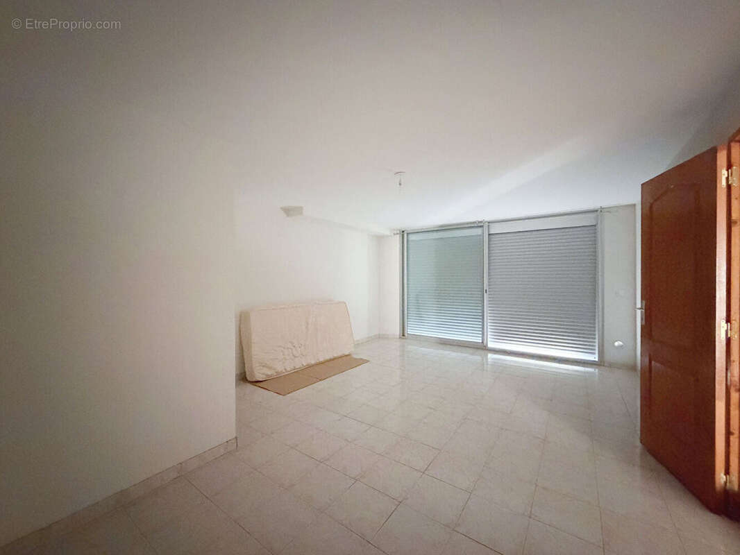 Commerce à MARIGNIER