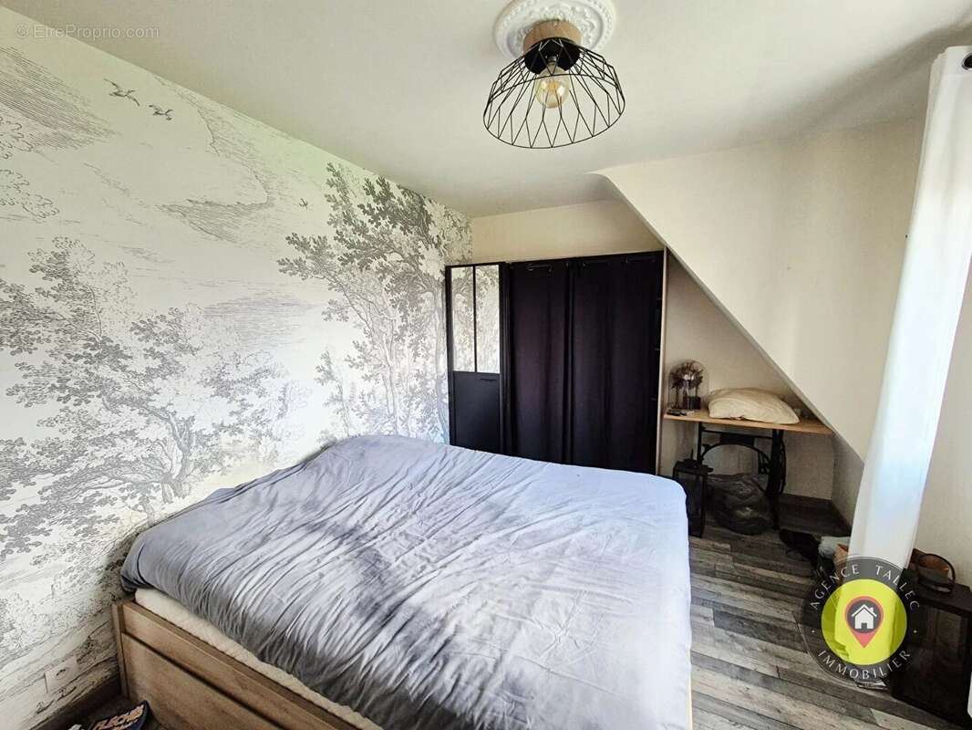 Maison à LANGROLAY-SUR-RANCE