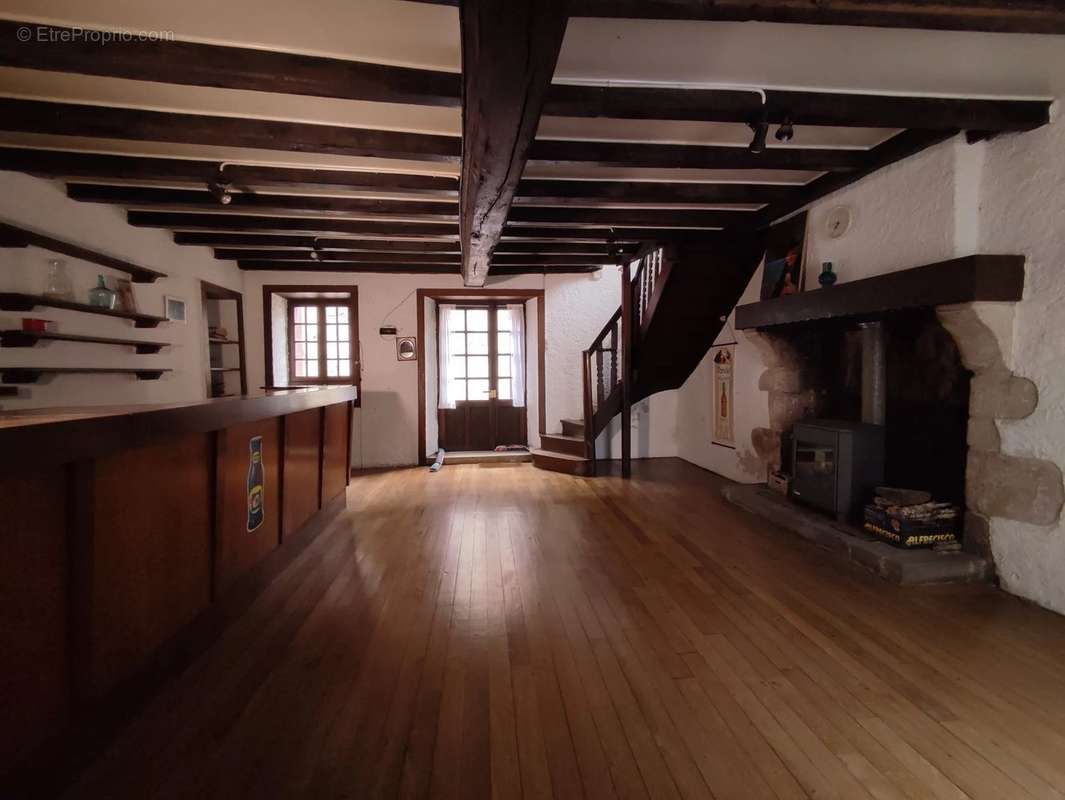 Maison à CHAMPNIERS-ET-REILHAC