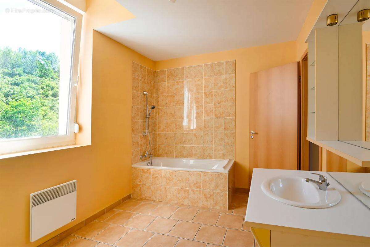 Appartement de 5 pièces de 98 m² à Ruoms - photo 15