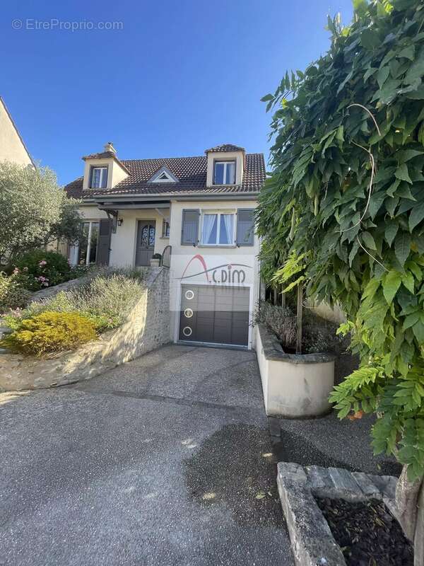 Maison à VAUX-LE-PENIL