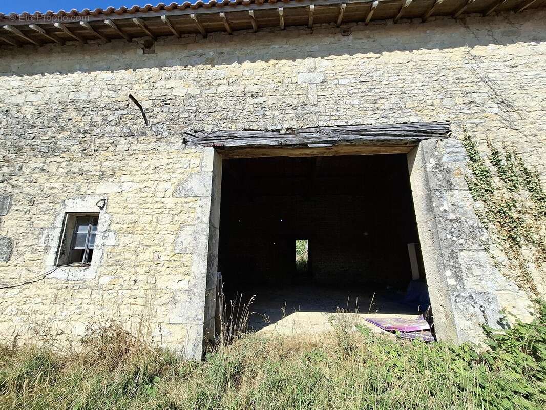 Grande grange, prête à être convertie - photo 12