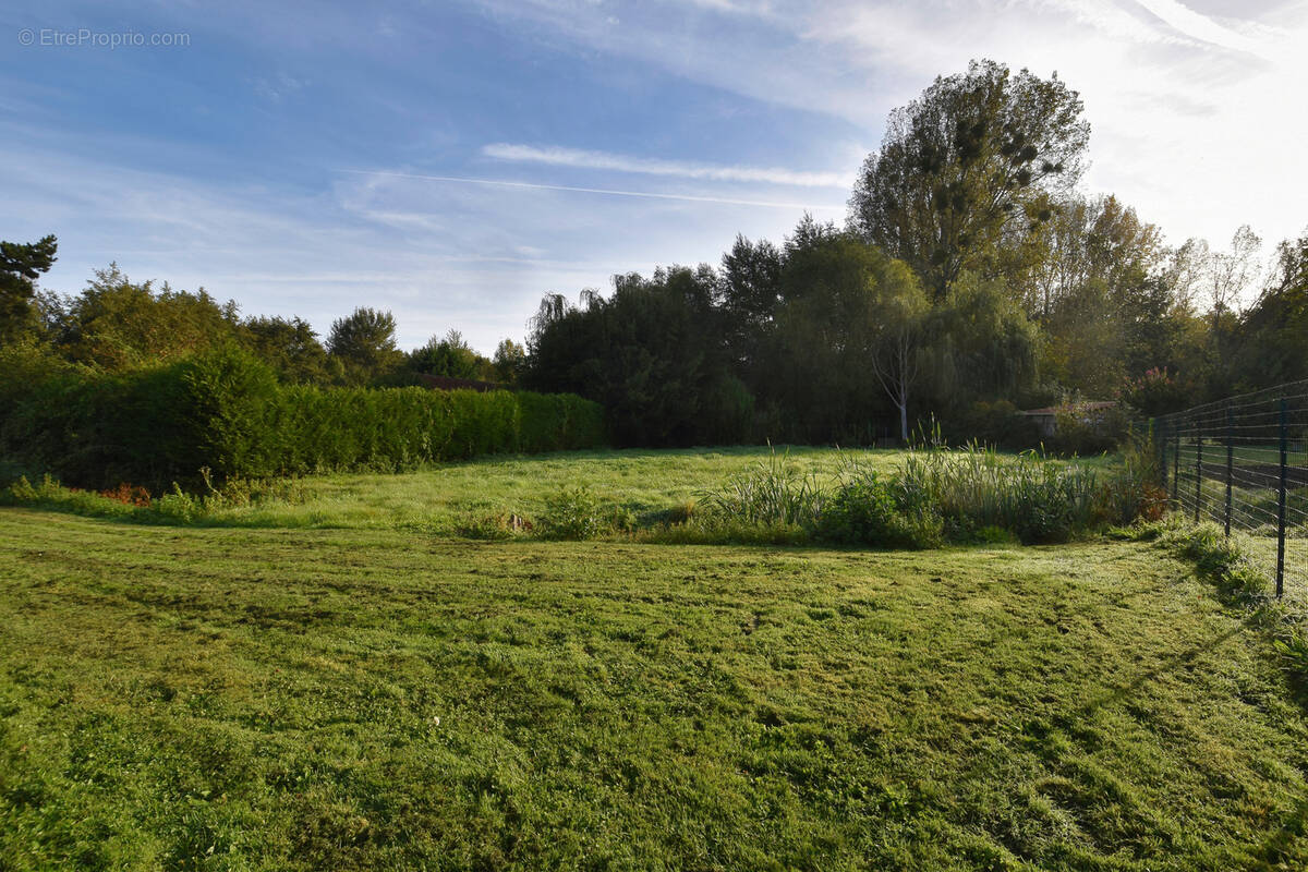 Terrain à FONTAINE-SUR-SOMME