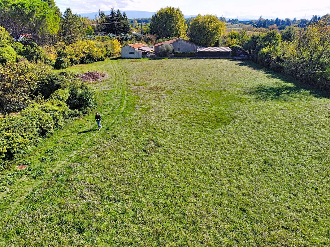 Terrain à CHATEAUNEUF-DE-GADAGNE