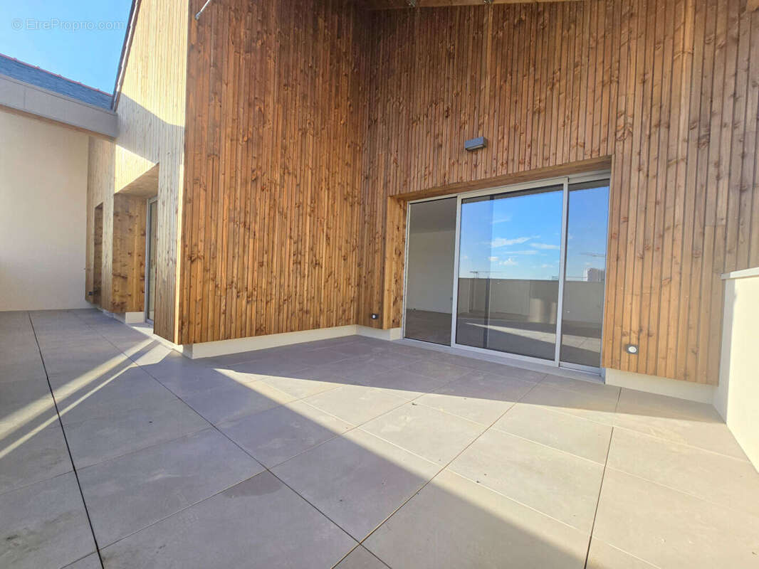 Appartement à AVRILLE