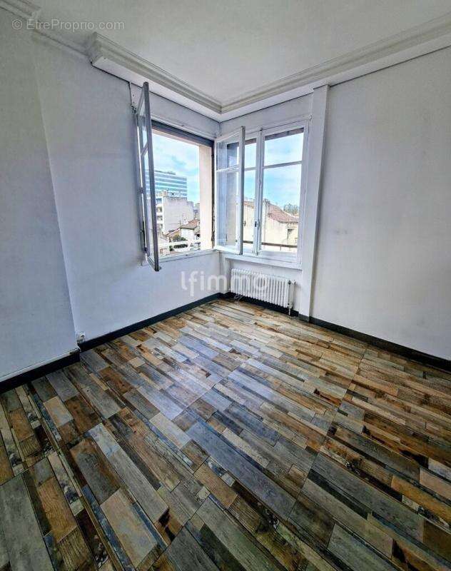 Appartement à MARSEILLE-4E