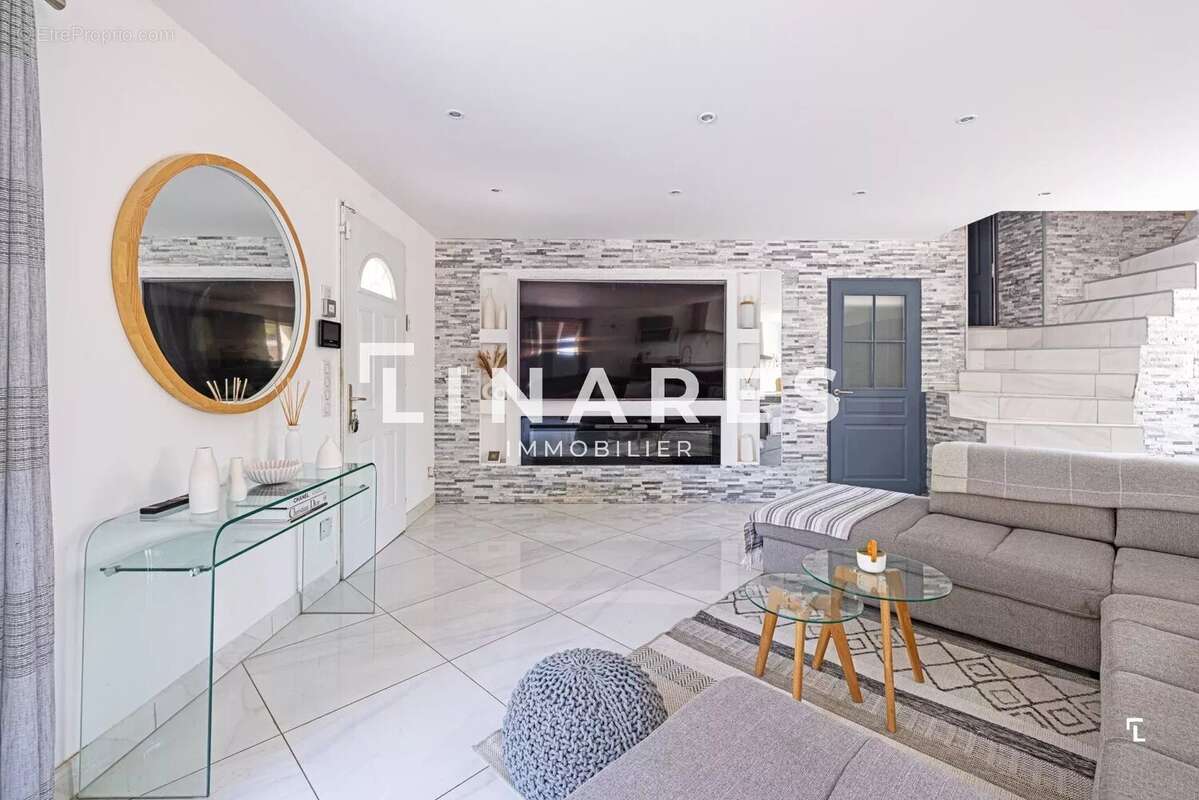 L'IMPRENABLE - Maison T8 de  200m²  + 2 Piscines - Parcelle 1600m² - 13013 Les Médecins - photo 6