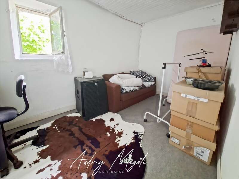 Maison en pierre au cœur de la nature, 109m², 3 chambres, garage et grande dépendance, au bord d'une rivière, terrain 1 hectare - photo 12