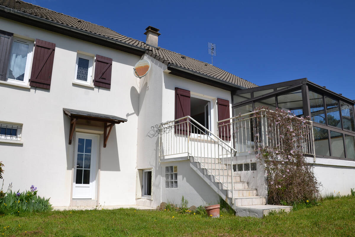 Maison à SAINT-SAUVES-D'AUVERGNE