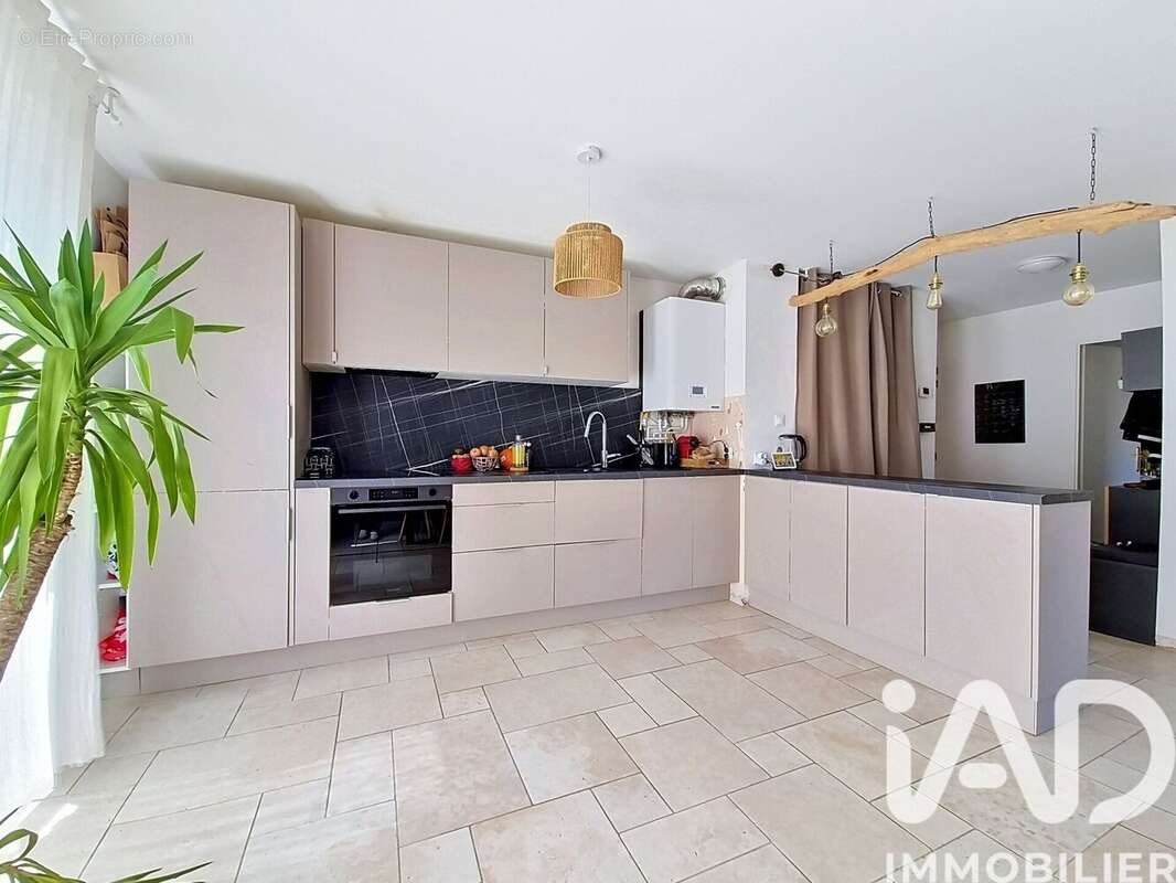 Photo 3 - Appartement à SAINTE-GENEVIEVE-DES-BOIS