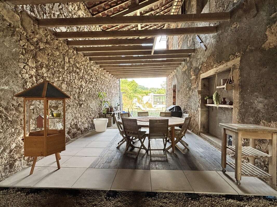 Maison 220 m² à Saint-Igny-De-Vers  - photo 2