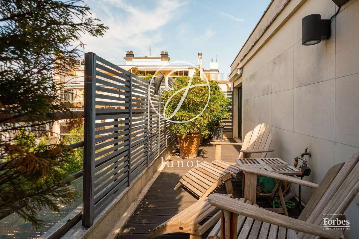 Appartement à PARIS-16E
