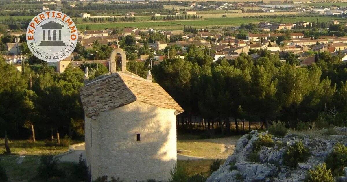 Terrain à LA FARE-LES-OLIVIERS