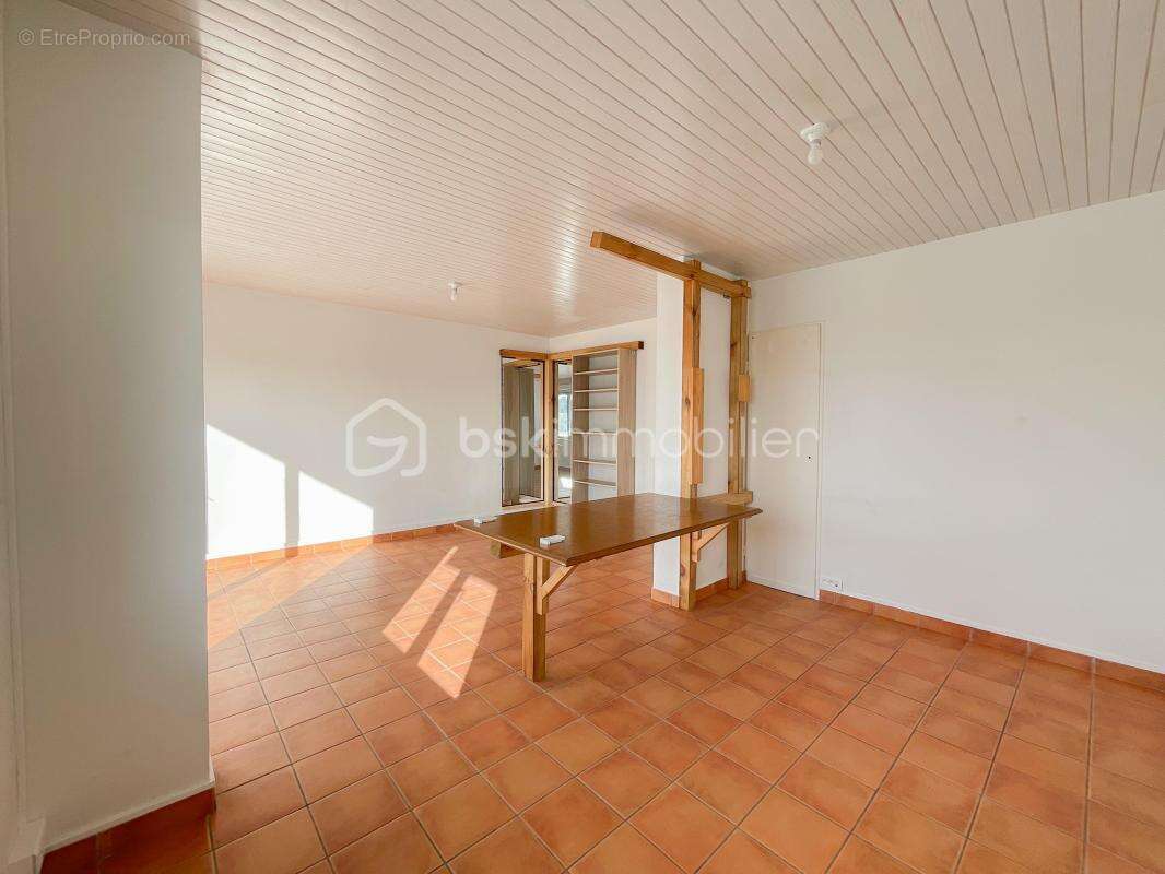 Appartement à FRESNES