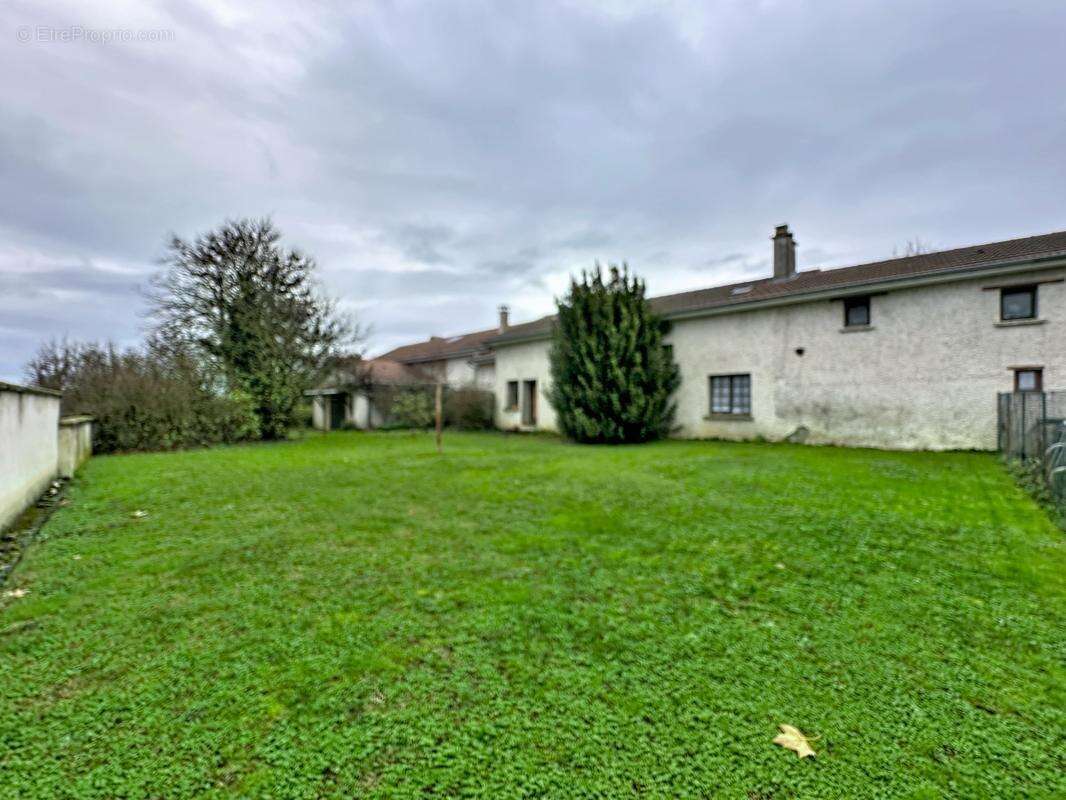 Maison à SATOLAS-ET-BONCE