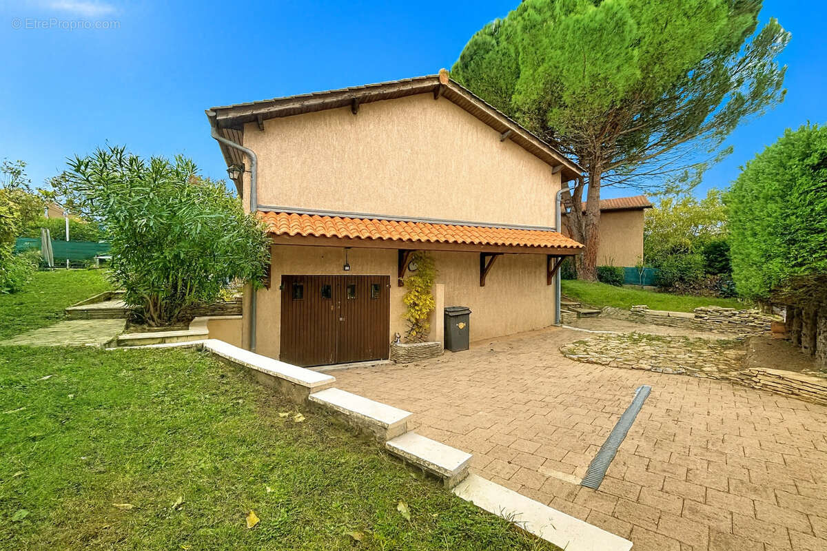 Maison à SAINT-GENIS-LAVAL