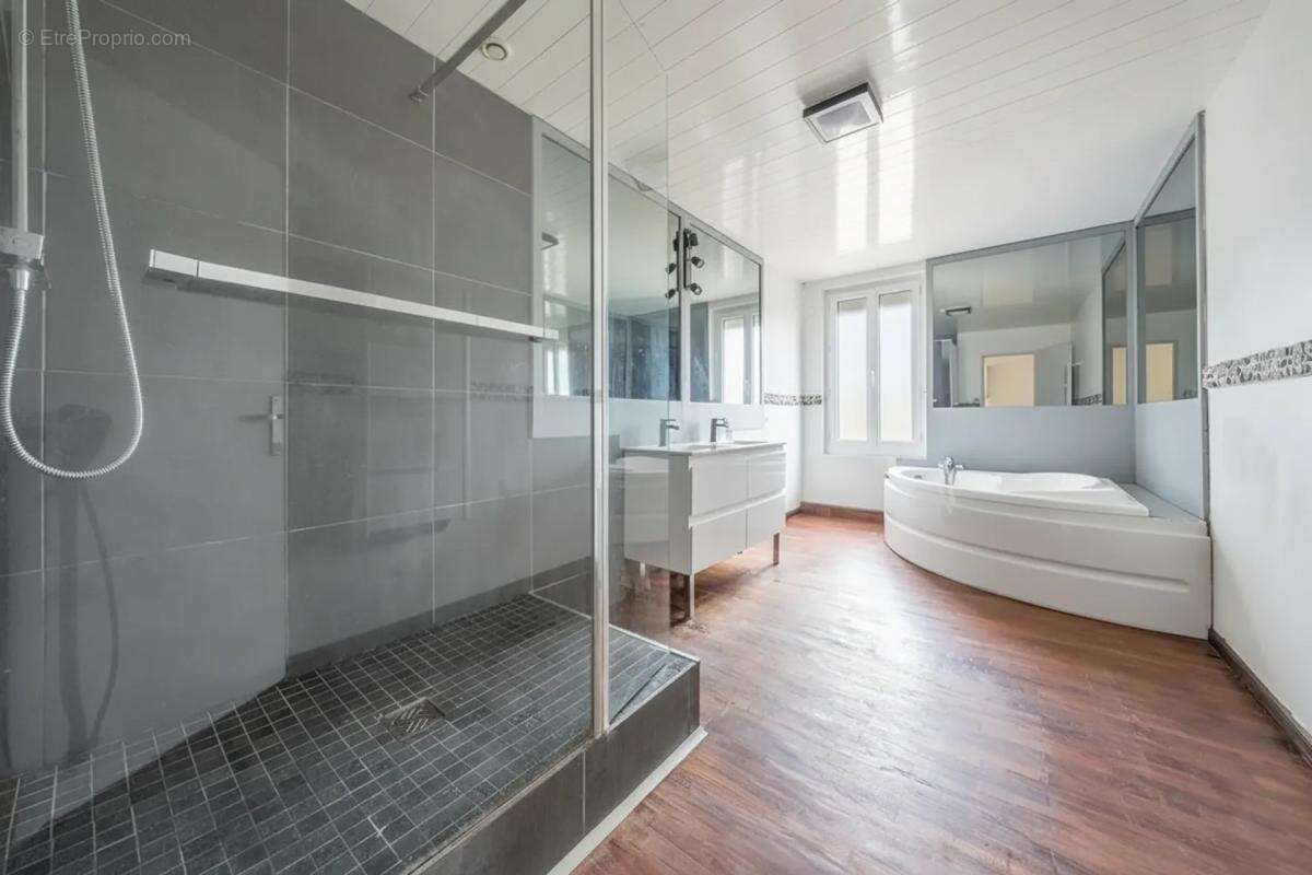 Maison à AMBARES-ET-LAGRAVE