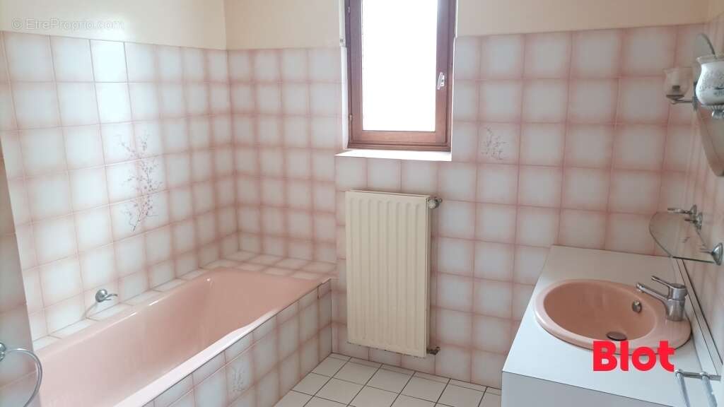 Maison à LA BOUEXIERE