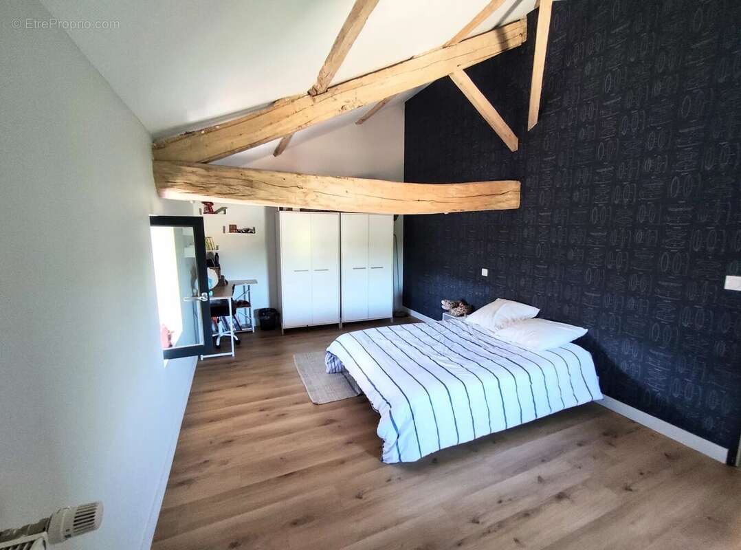 Maison de village offrant 5 chambres avec cour - photo 14