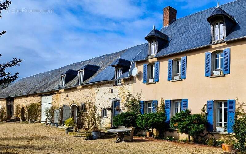 Maison à LA CELLE-DUNOISE