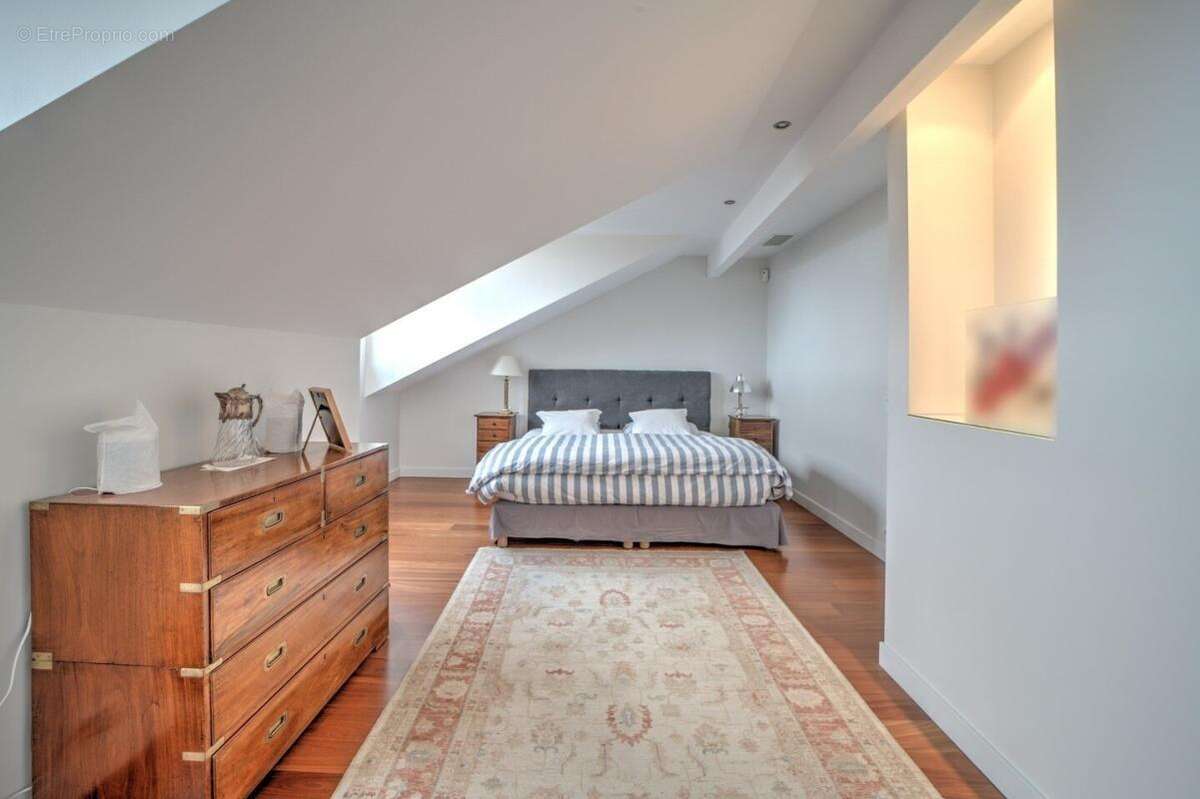 Maison à PERON