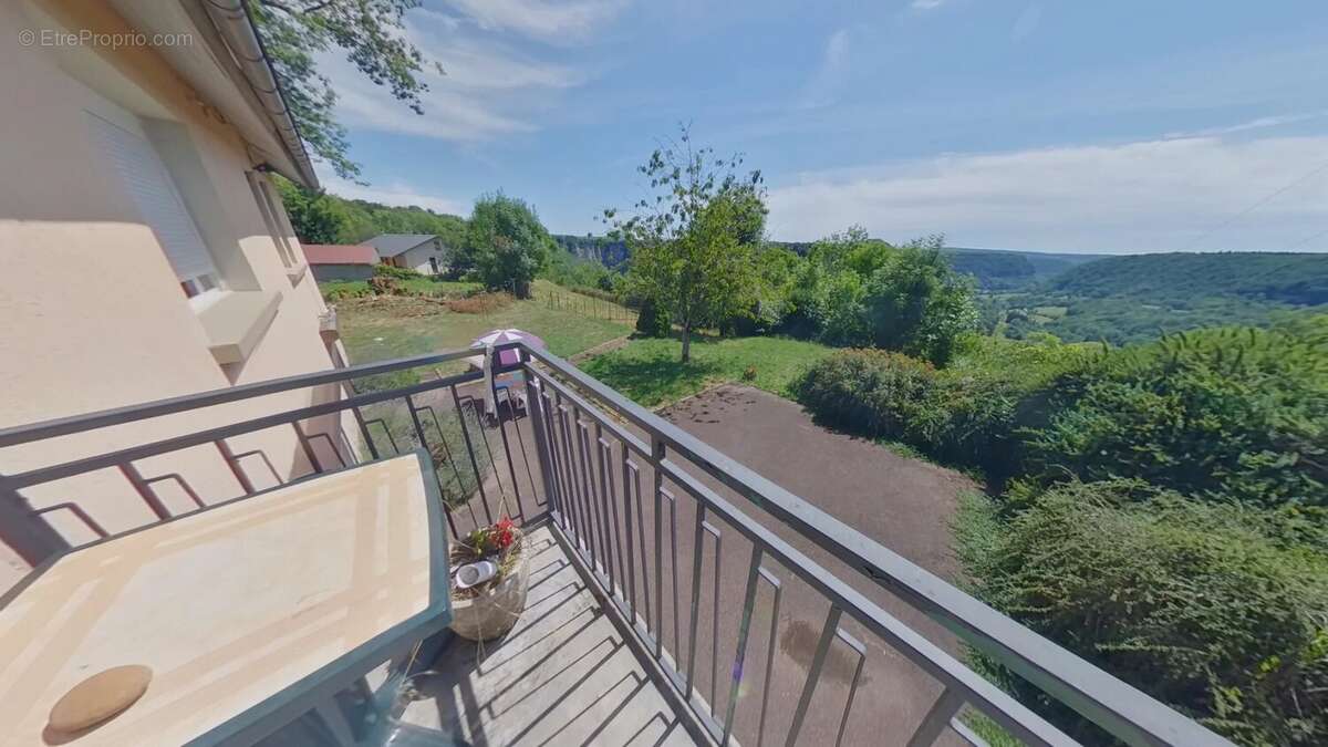 Maison à LADOYE-SUR-SEILLE