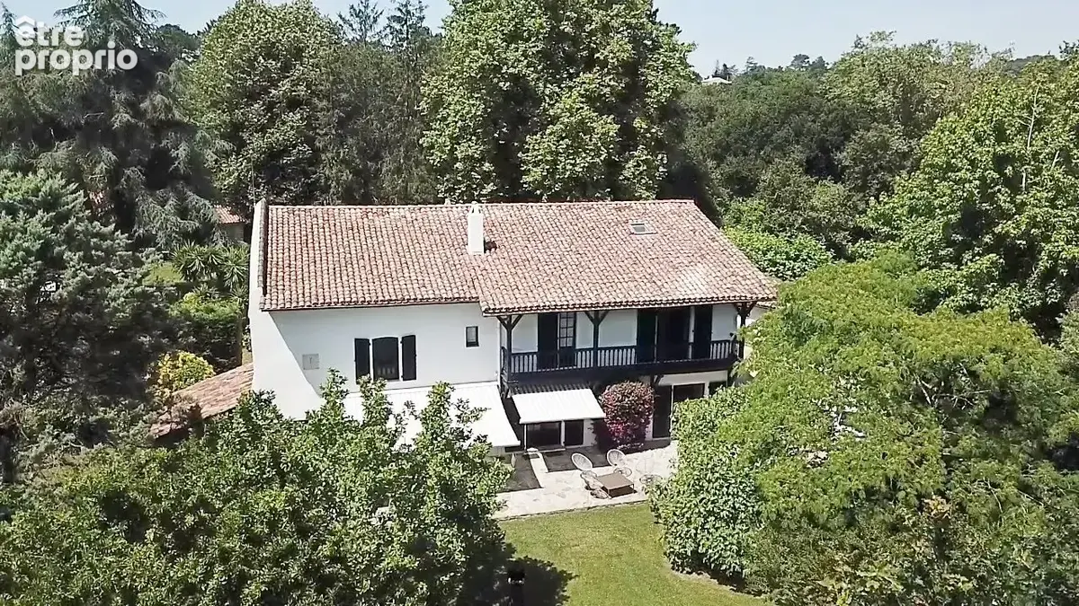 Propriete d' exception sur 3 hectares de 450 m2 habitables - photo 3