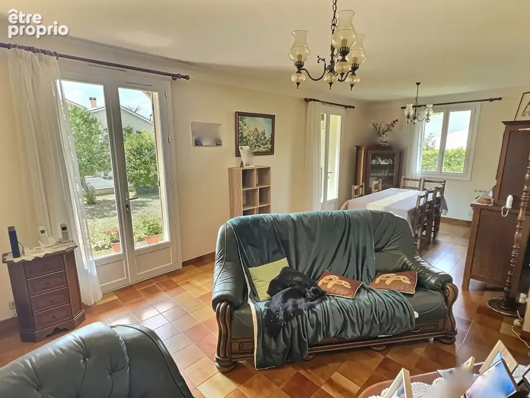 Située à Castelmoron-sur-Lot, au coeur d'un quartier calme et recherché, cette agréable maison de plain-pied développe une surfa - photo 5