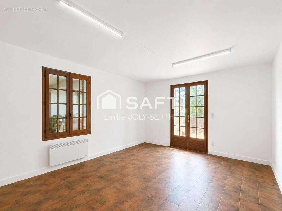 Commerce 225 m² à Joue-En-Charnie  - photo 8