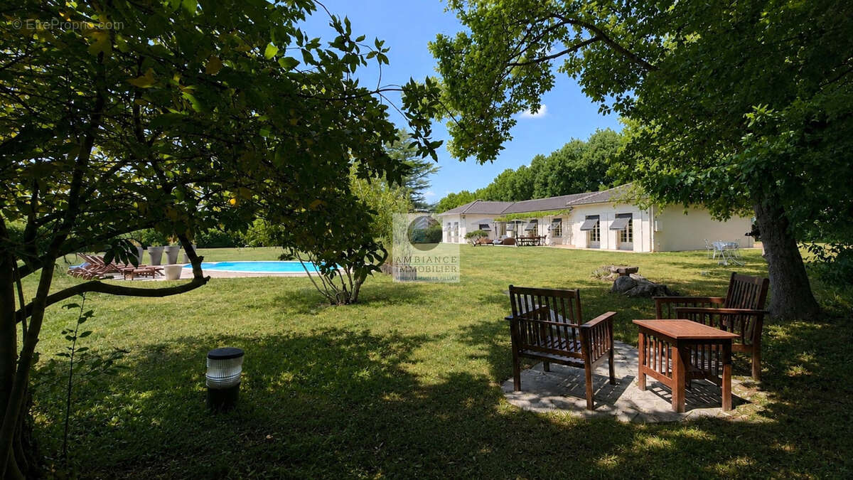 Maison à MONTELIER