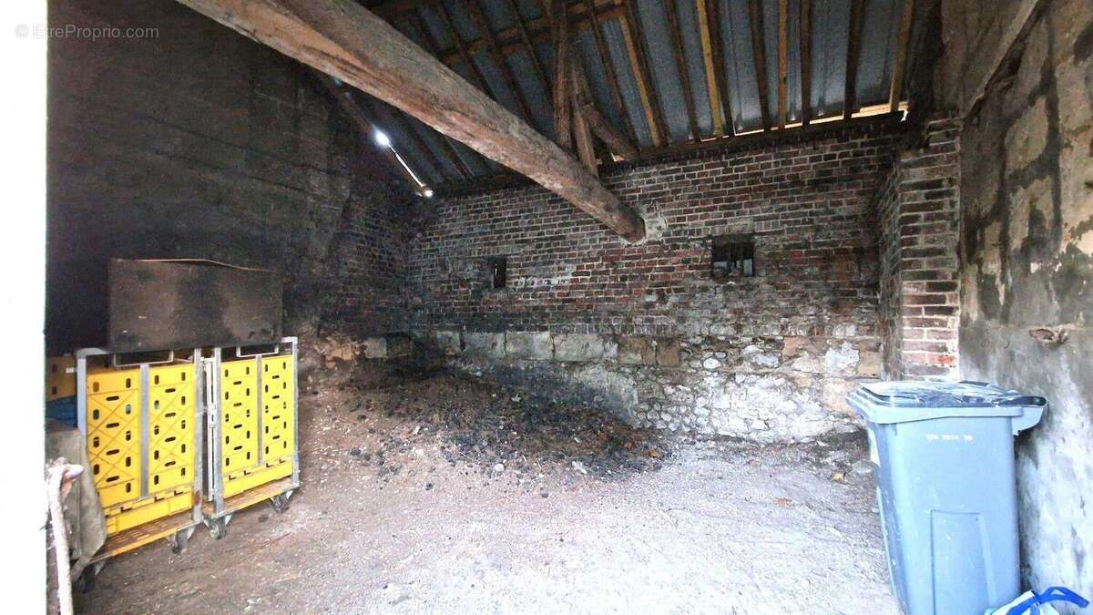 D'une surface de 14 m² - Maison à CREPY
