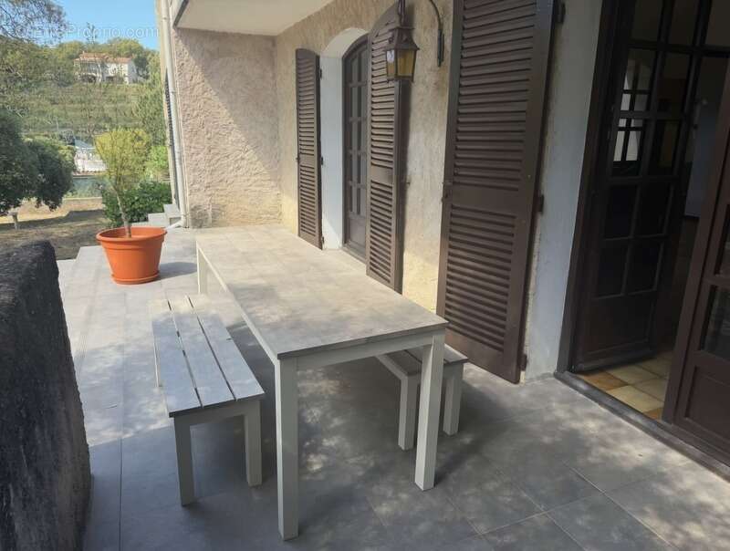 En CORSE, proche AJACCIO, aux portes du village d'AFA, grande maison familiale de 168m2,  terrain arborés de 2300 m2 - photo 2
