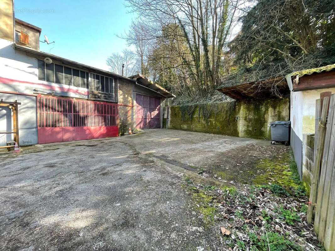 Appartement à FONTAINES-SAINT-MARTIN