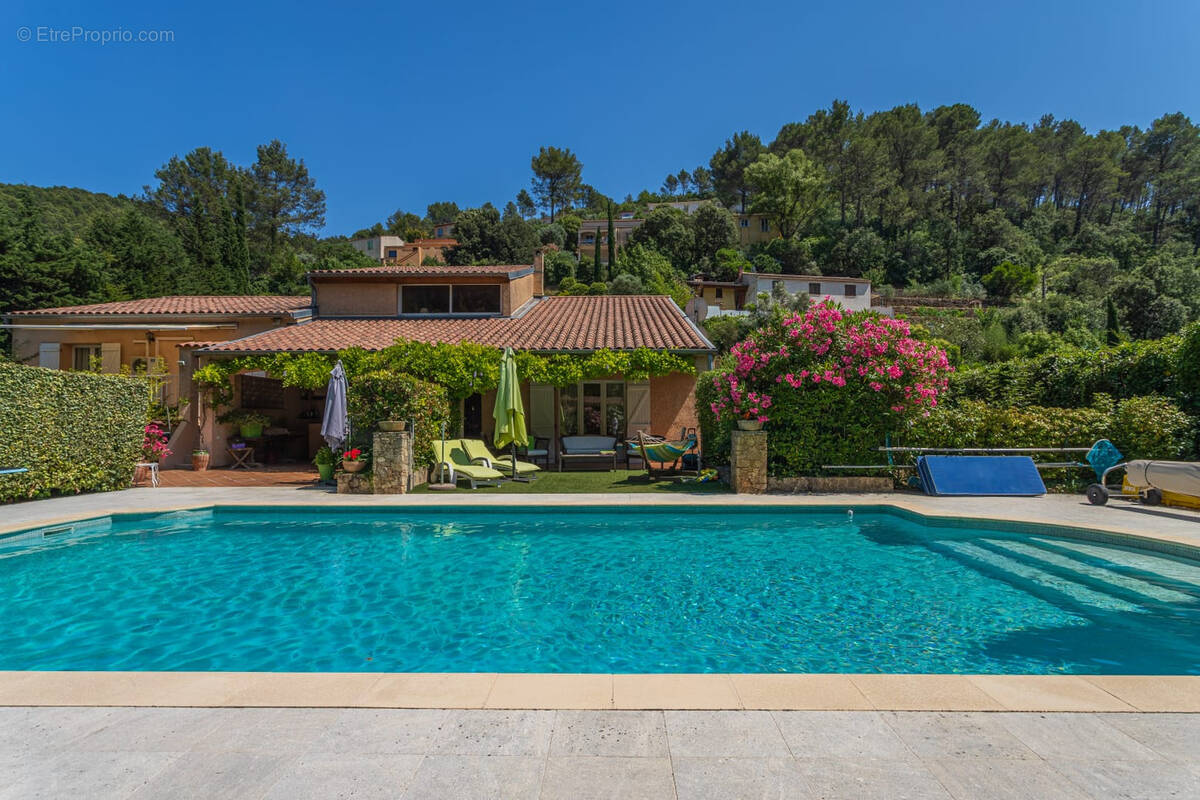 Maison à SOLLIES-TOUCAS