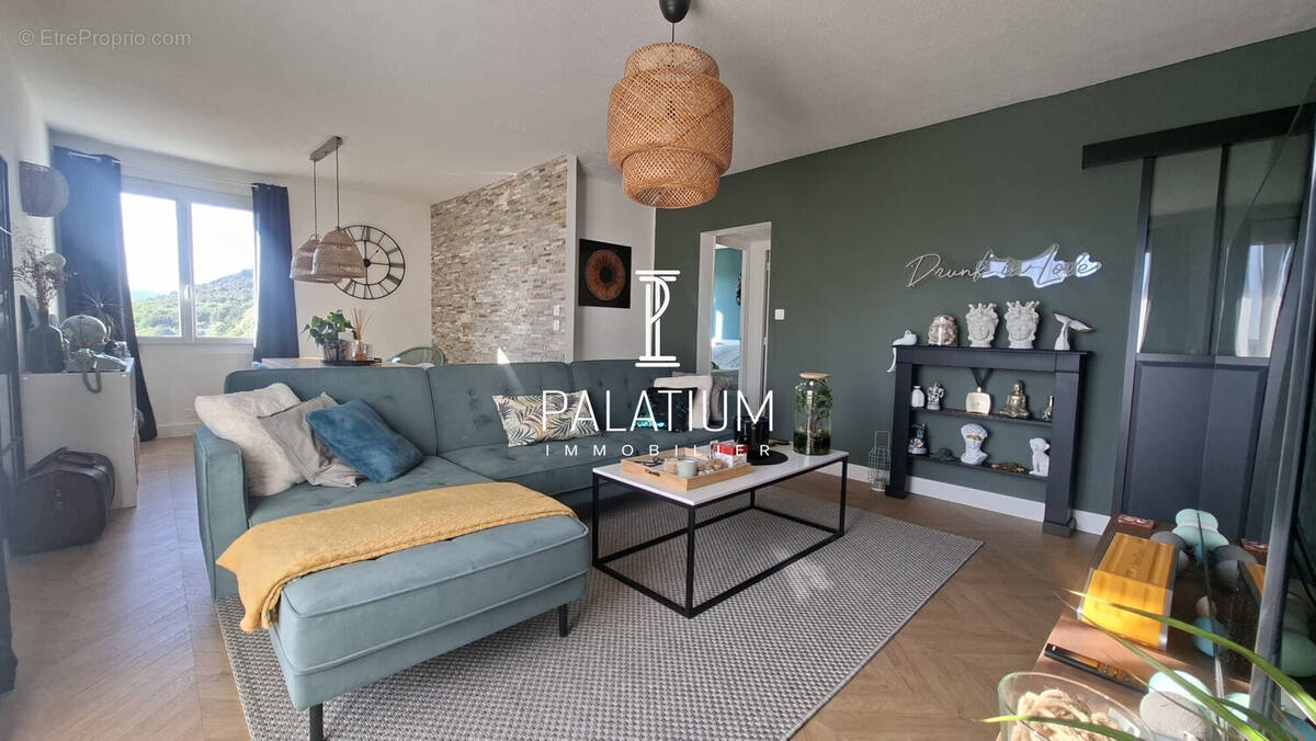 salon - Appartement à MALIJAI
