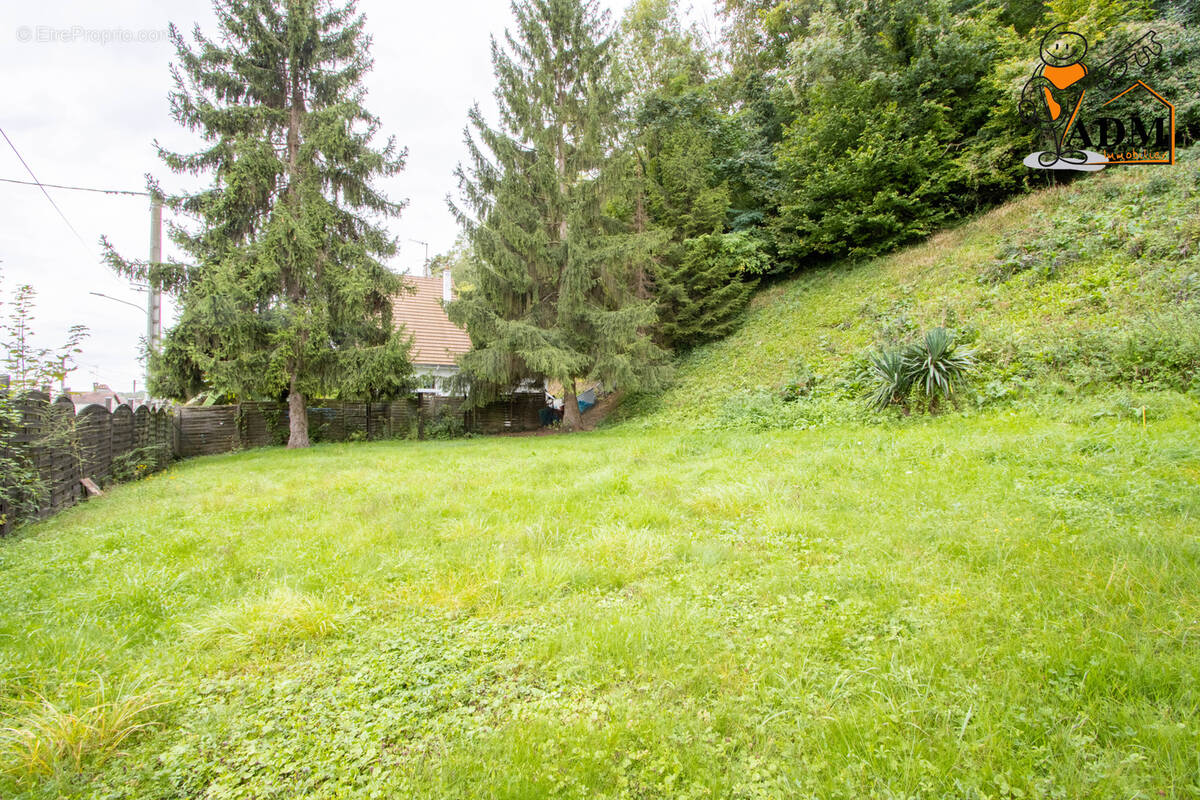 Terrain à SAINT-JEAN-LES-DEUX-JUMEAUX