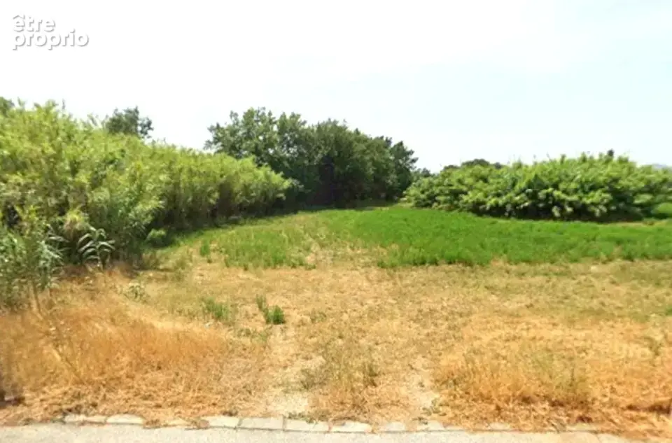 Terrain à VILLENEUVE-LA-RIVIERE