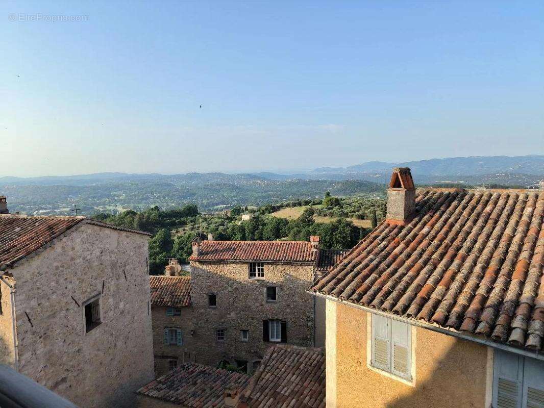 Appartement à CHATEAUNEUF-GRASSE