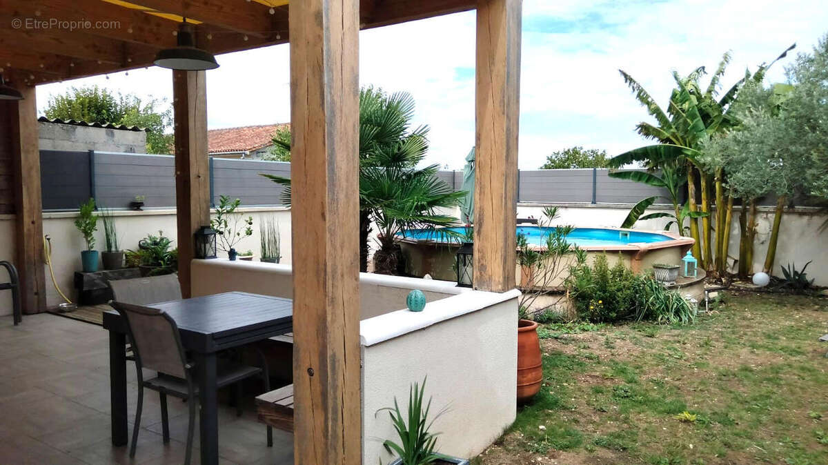 PISCINE - Maison à COULGENS