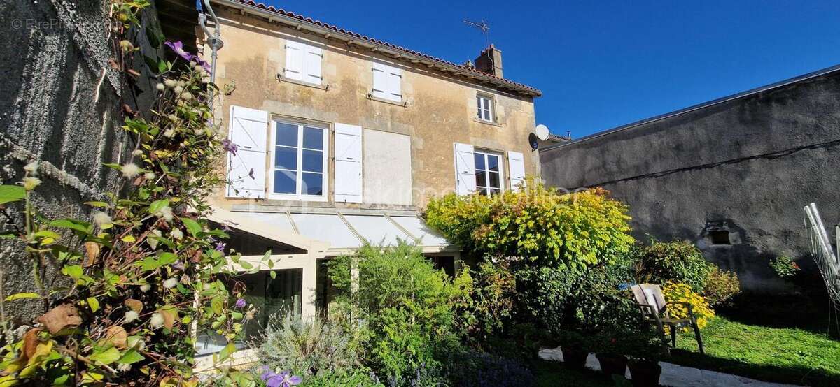 Maison à COUHE