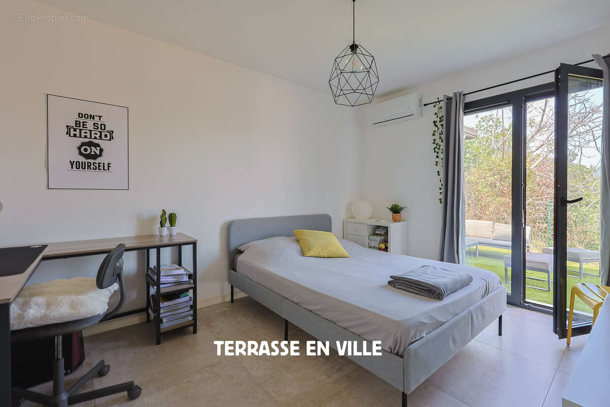 Maison à SAINT-CYR-SUR-MER