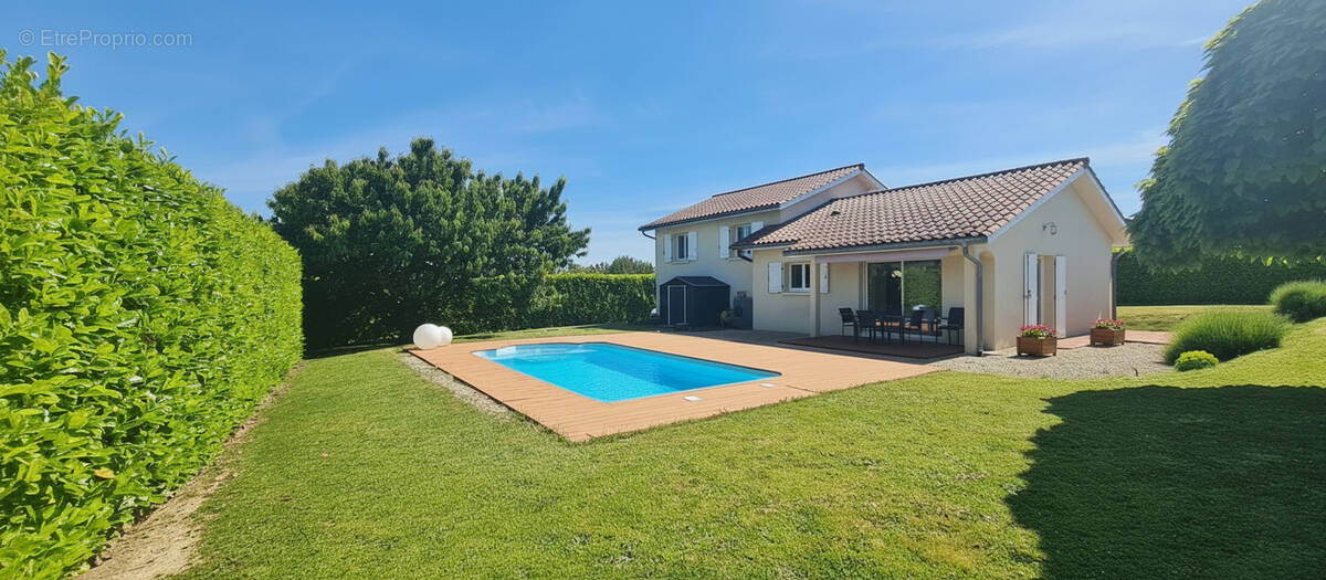 Maison à SALAGNON