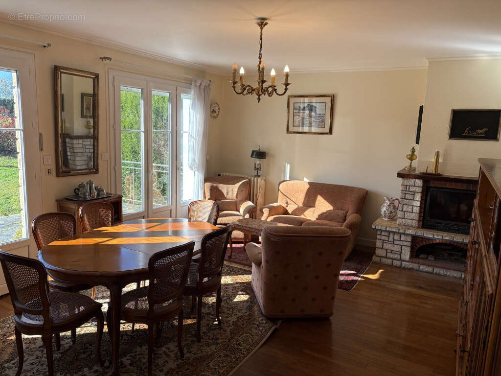 Maison à ARNAC-POMPADOUR