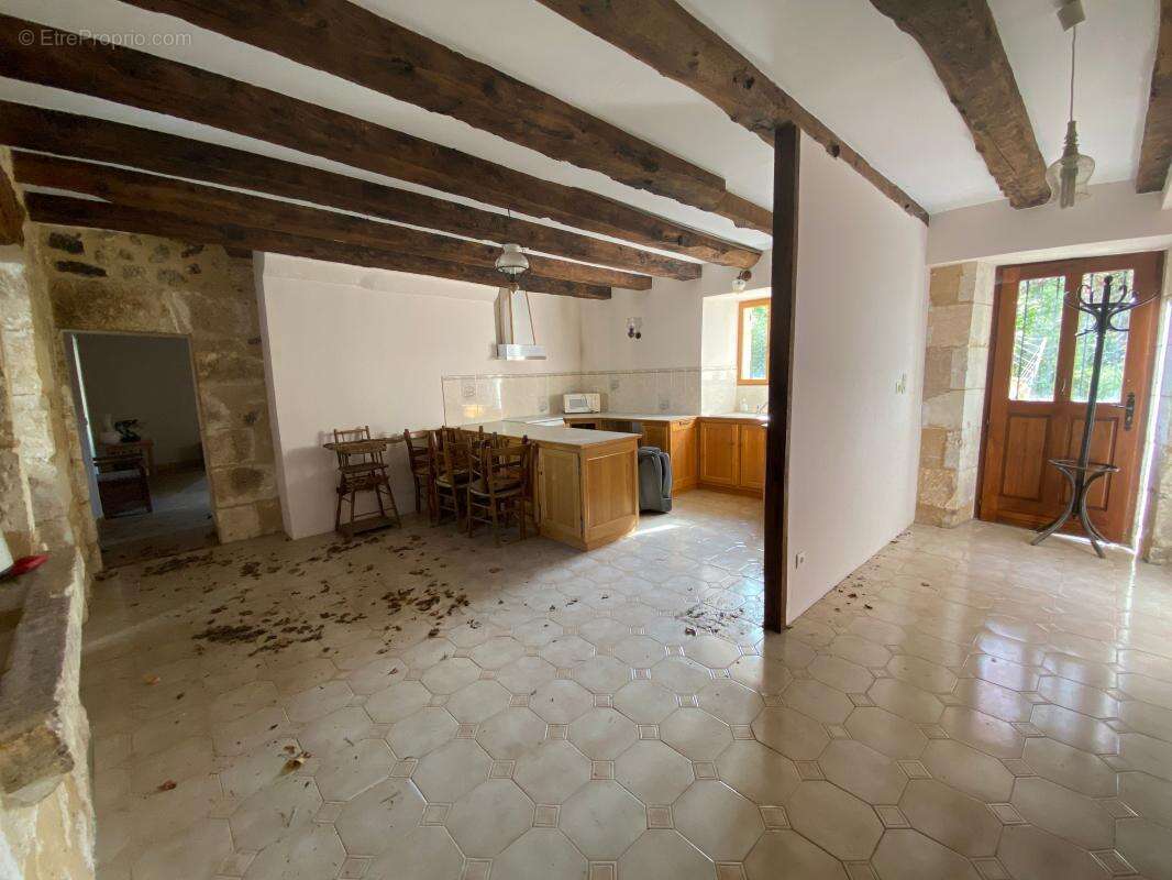 Maison à DOUVILLE