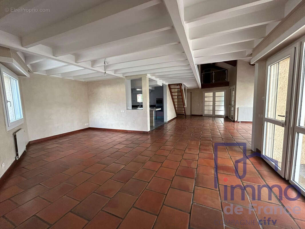 Maison à MONTROND-LES-BAINS