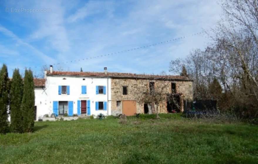 Castelnaudary: Grande propriété - ensemble immobilier de 3 maisons avec piscine et jardins - photo 4