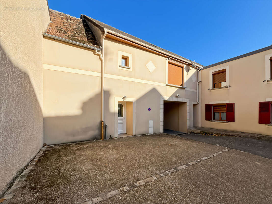 Maison à GUIGNES
