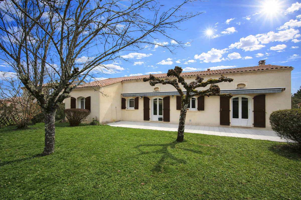 Maison à LA COURONNE